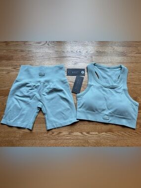 New Astoria Activewear set M sports bra top and shorts